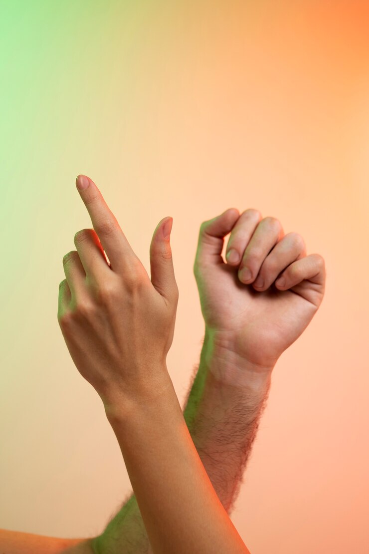 Foto gratuito cerrar toques suaves con las manos