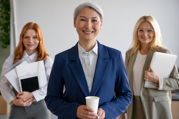 Foto gratuita cerrar el trabajo en equipo de la empresa