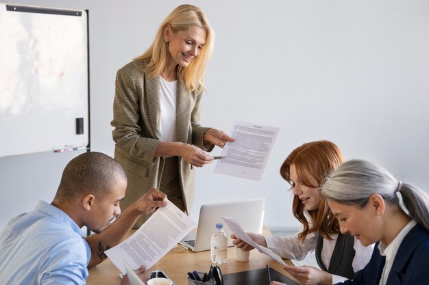 Cerrar el trabajo en equipo de la empresa