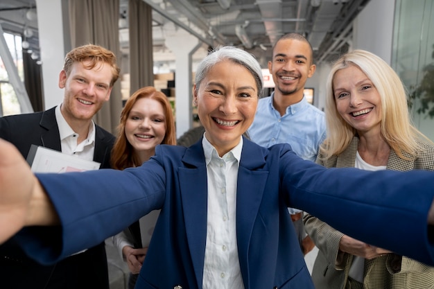 Foto gratuita cerrar el trabajo en equipo de la empresa