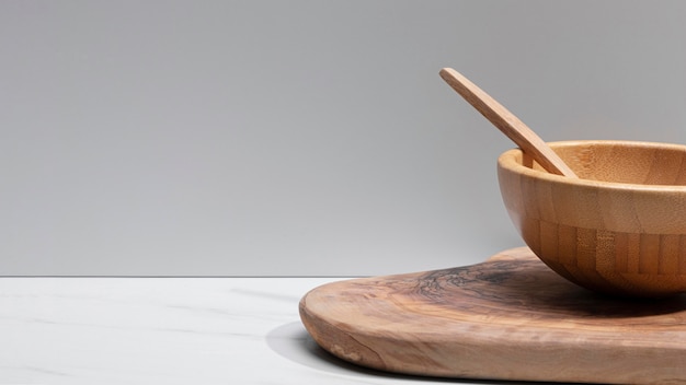 Cerrar utensilios de cocina de madera