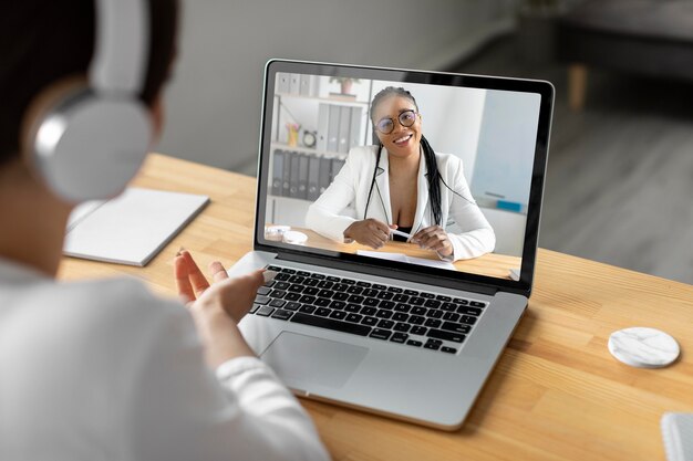 Cerrar videollamadas de mujeres