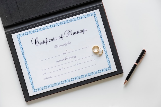 Certificado de solicitud de matrimonio aislado en blanco