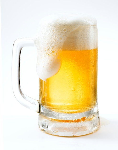 Cerveza de barril png en una taza