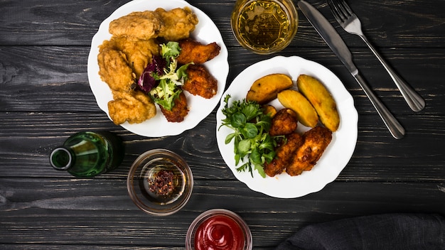 Cerveza y pepitas con patatas fritas