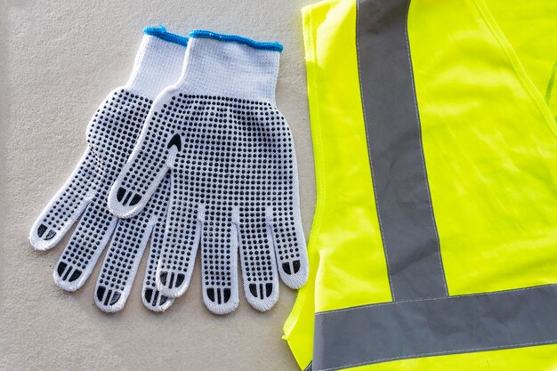 Chaleco y guantes de seguridad de vista superior