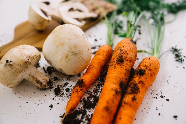 Champiñones y zanahorias