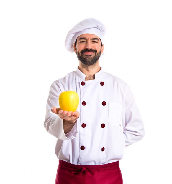 Chef sosteniendo una manzana