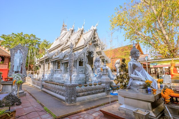 Chiang Mai Tailandia 23 de febrero de 2018 Templo Wat Sri Suphan hecho de plata con artesanía