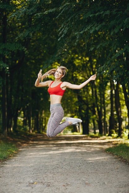 Foto gratuita chica de deportes