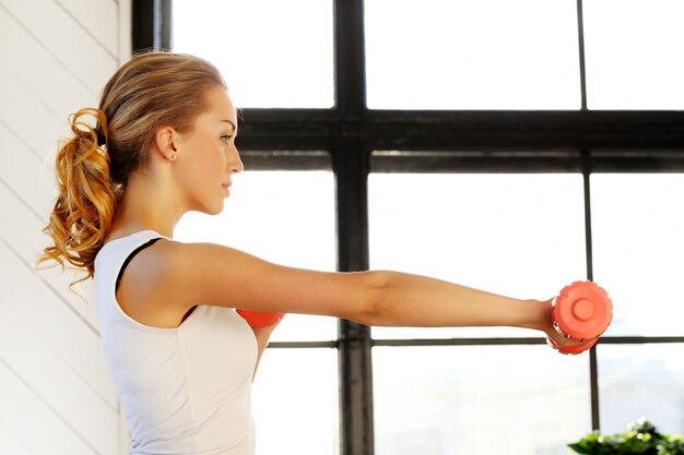 Chica en el gimnasio