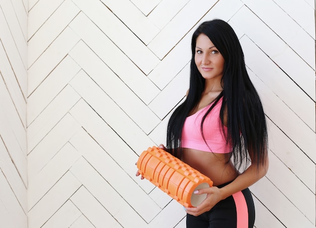 Foto gratuita chica en el gimnasio