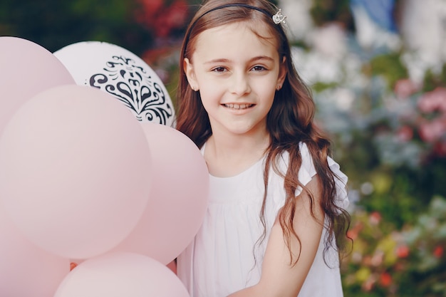 Chica con globos