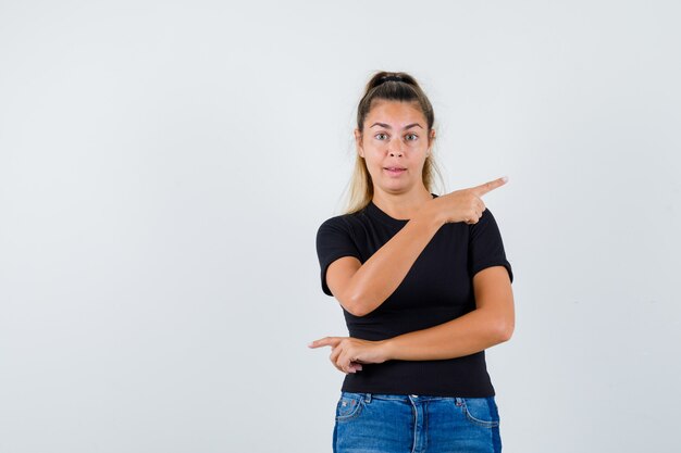 Chica joven expresiva posando en el estudio