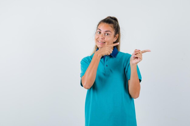 Chica joven expresiva posando en el estudio