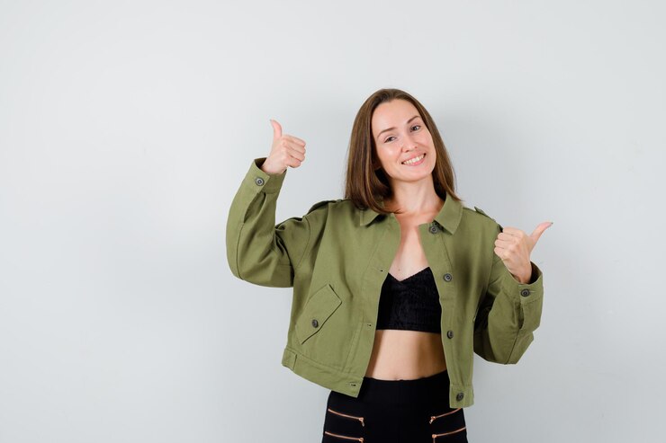 Foto gratuito chica joven expresiva posando en el estudio