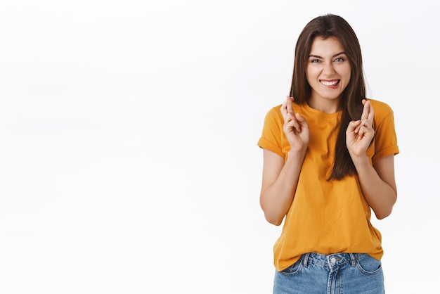 Una chica linda, emocionada y optimista, puso toda la mente y los poderes para que el deseo se hiciera realidad. Cruza los dedos. Buena suerte. Muerde el labio.