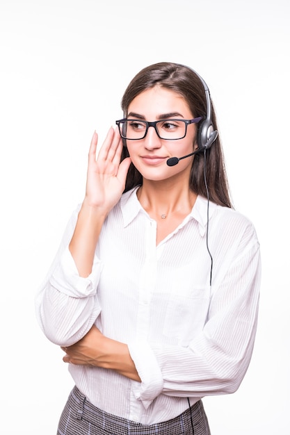 Foto gratuita chica muy sonriente en gafas transparentes, amplia sonrisa, camisa blanca con auriculares aislados en blanco