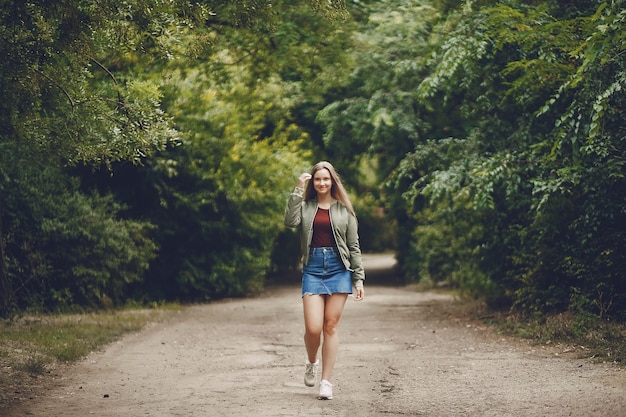 chica en el parque