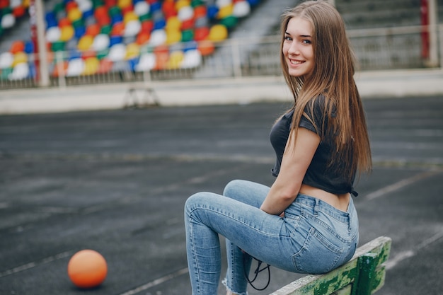 Chica con una pelota