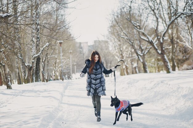 Chica con perro