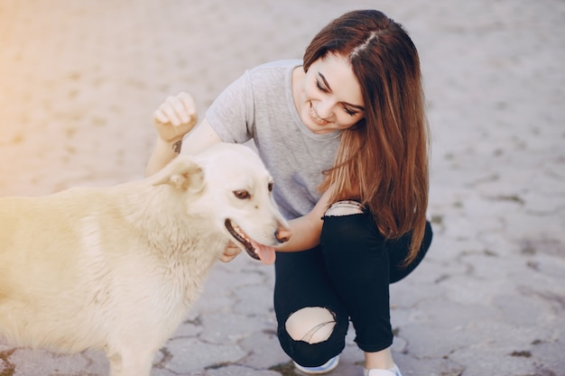 chica con perro