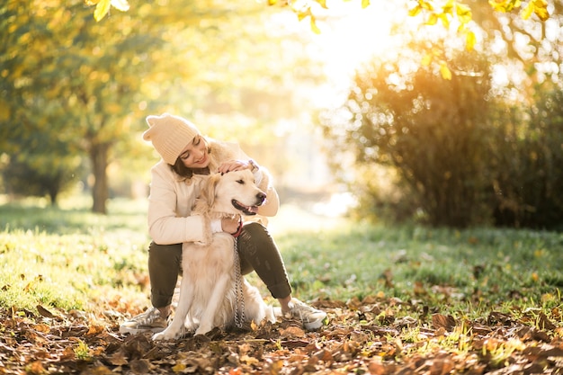 Chica con perro