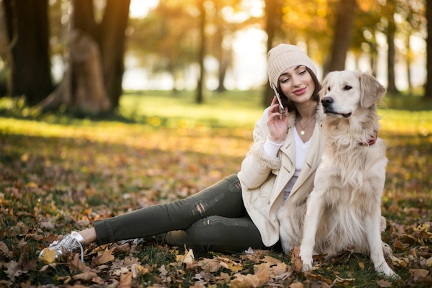 Chica con perro