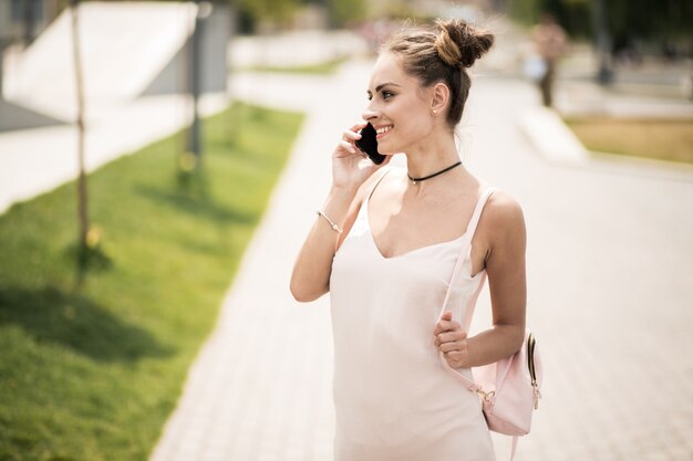 Chica con teléfono