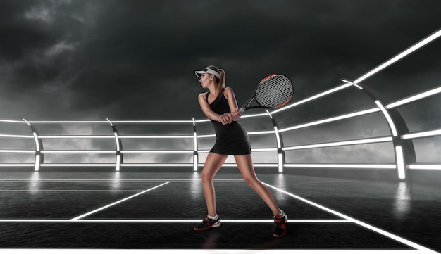 Chica de tenis en una cancha de tenis profesional