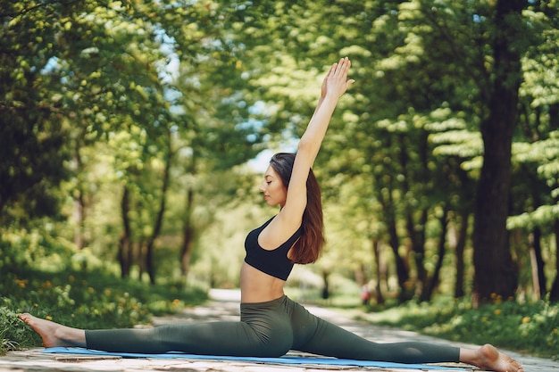 chica de yoga