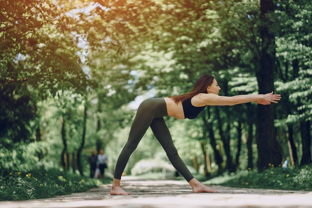 chica de yoga