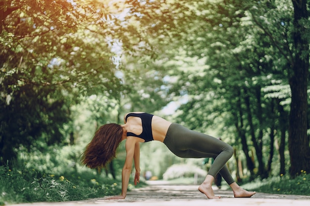 chica de yoga