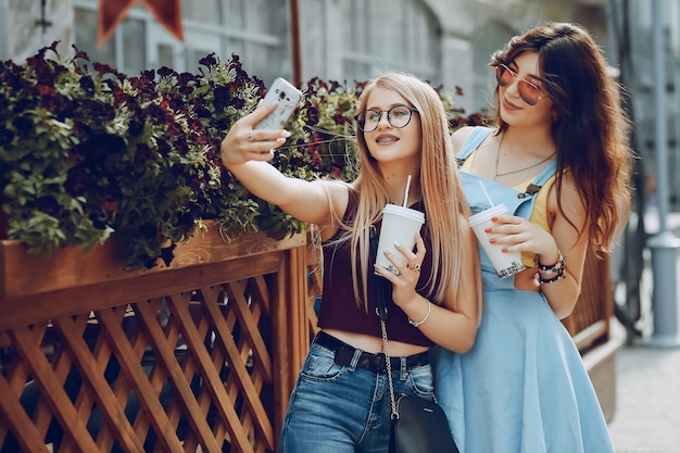 chicas con café