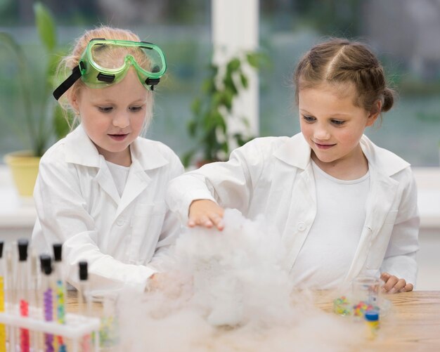 Chicas en laboratorio