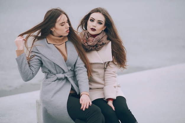 Chicas de moda en la ciudad