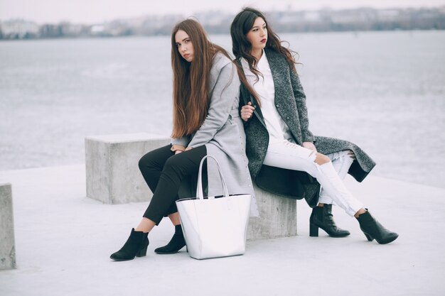 Chicas de moda en la ciudad