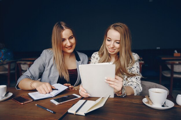 chicas de negocios