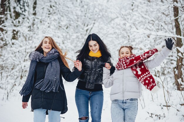 chicas en un parque