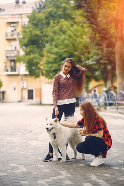 chicas con perro