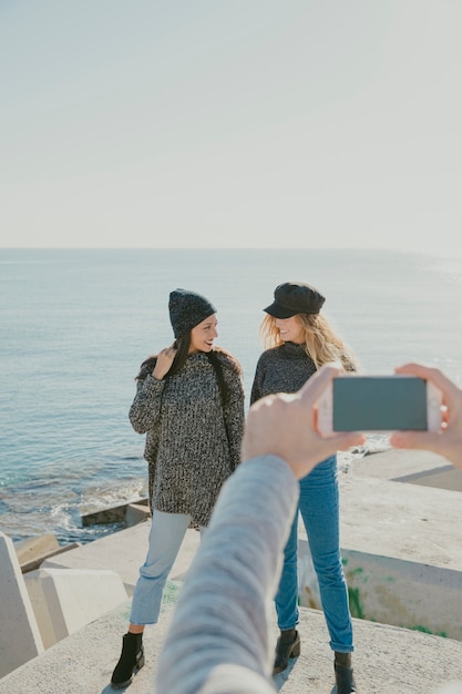 Chicas posando para foto