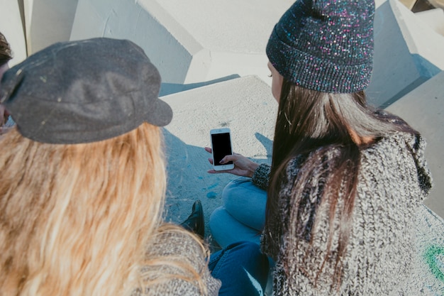 Chicas con smartphone