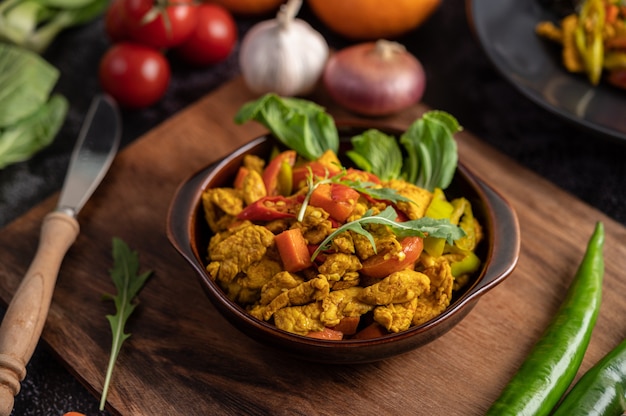 Chicken Stir Fried Chili Junto con pimiento, tomates y zanahorias