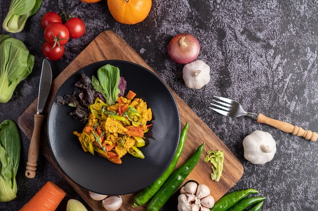 Chicken Stir Fried Chili Junto con pimiento, tomates y zanahorias