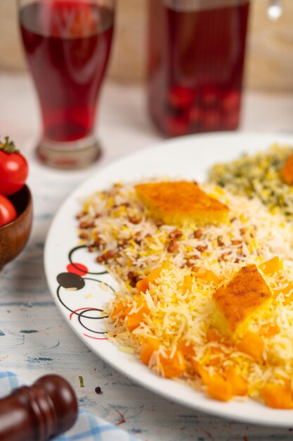 Chigirtma plov, guarnición de arroz con verduras y hierbas.