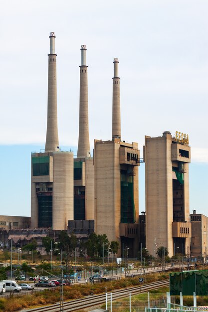 chimeneas de la central termoeléctrica cerrada. Barcelona, ​​España