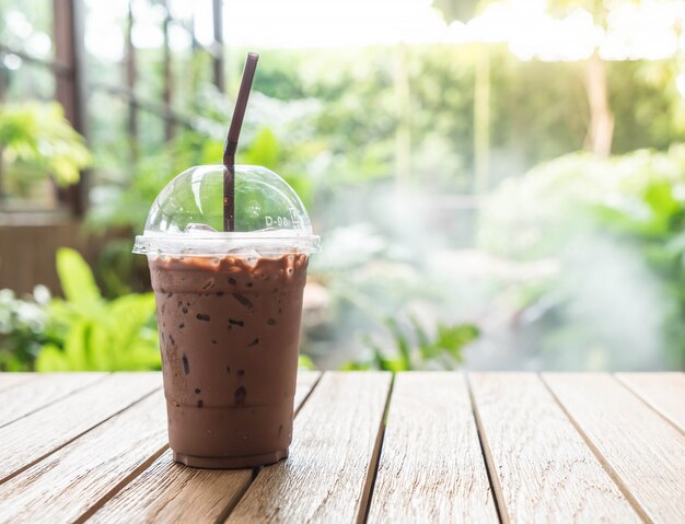 chocolate helado en el café