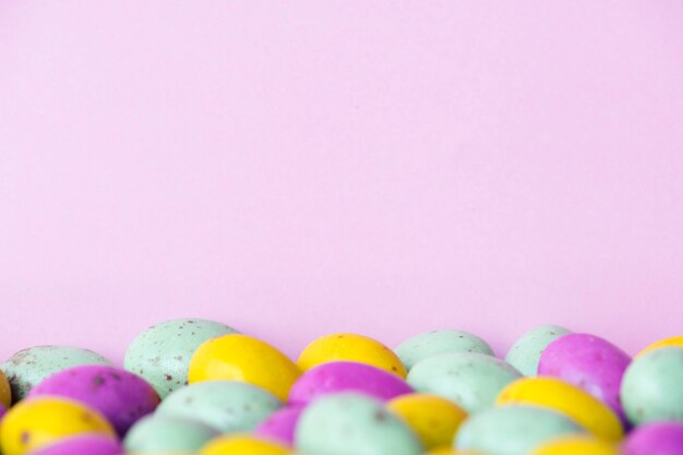 Chocolates de bolas de huevo con textura de fondo