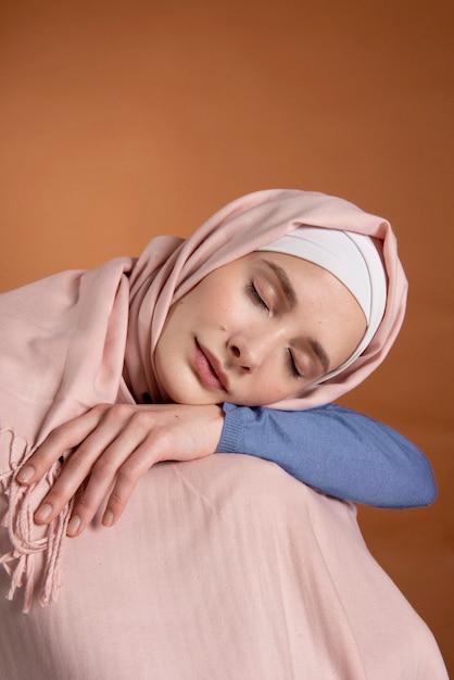 Cicatrizarse, mujer, llevando, hijab