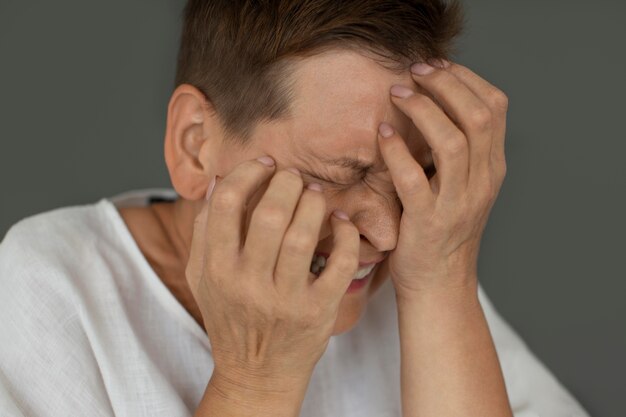 Cicatrizarse, mujer llorando